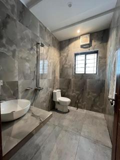 Shelton Hotel Gulberg - 1