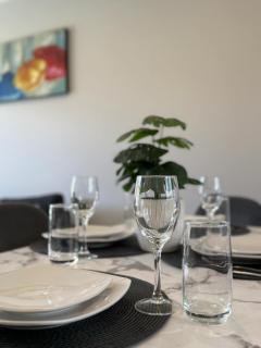 Family Retreat Close to The Base & Expressway - 6
