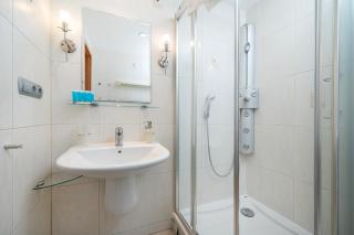 Piotrkowska Spacious Apartment by BookingHost - 6