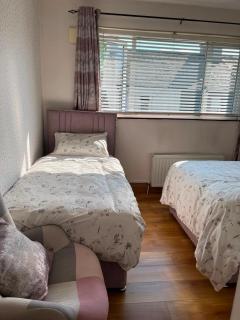 Triple Room with Private Bathroom at Caroline's Guest House, River Street, Clara - 6