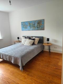 Apartment mit geräumigem Schlafzimmer und Balkon - 1