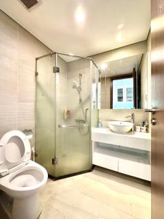 Cozy Lakeside Studio Apartment with Full Amenities and Fast WiFi - 3