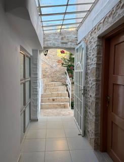 Stone Build Rooms Qeparo - 2