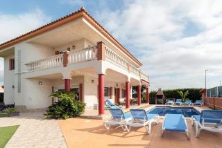 Vista Cunit es una gran casa con piscina, barbacoa - 7