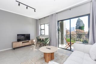 Prime Sandton Living in Wierda Valley - 5