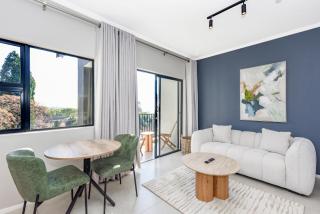 Prime Sandton Living in Wierda Valley - 0