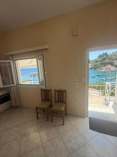 Aronis Spyros Panoramic Seaview Apartments - 8