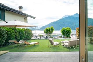 Villa al Porto Lakefront Villa with private garage - 4