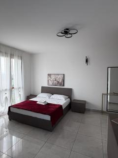 Business Apt - 8