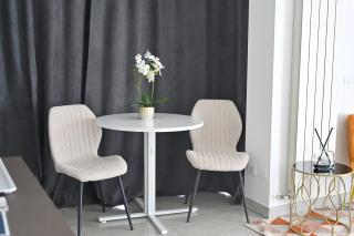 Business Apt - 7