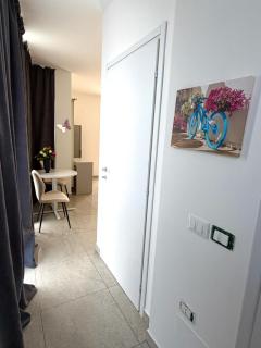 Business Apt - 4