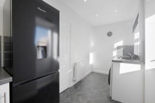 Relaxing 2BR in Billy Row WiFi by Stay With Us - 3