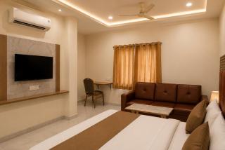 Hotel Vaarahi Chanda Nagar, Near Hitech City - 1
