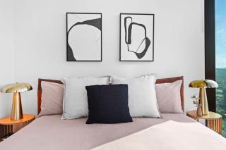 Skytower Apartments - 81st Floor, City & River Views, Free Car Parking - 2