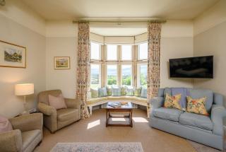 Hollins Farmhouse - 1