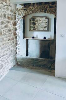 Le Bastion, 15 guests, 5 suites, 5 baths, AC - 3