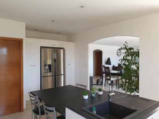Beautiful air-conditioned villa with pool and hot tub - 3