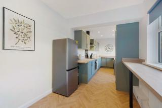 Spacious 4BR House Sleeps 8 by Stay With Us - 2