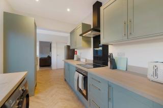 Spacious 4BR House Sleeps 8 by Stay With Us - 8