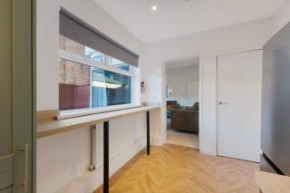Spacious 4BR House Sleeps 8 by Stay With Us - 9