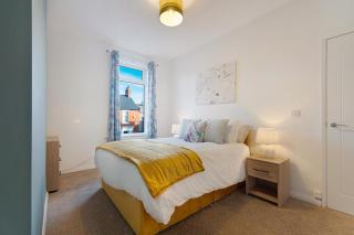 Spacious 4BR House Sleeps 8 by Stay With Us - 8