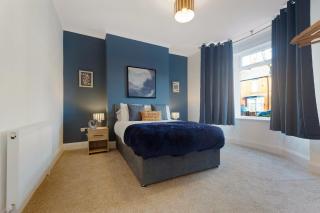 Spacious 4BR House Sleeps 8 by Stay With Us - 9