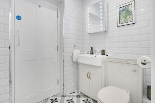 Stylish 1BR Home Near Station by Stay With Us - 5