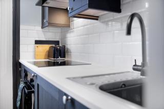 Stylish 1BR Home Near Station by Stay With Us - 4