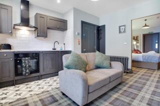 Stylish 1BR Home Near Station by Stay With Us - 6