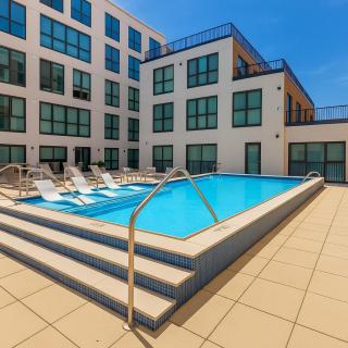 OTR King Bed Free On Site Parking Gym Pool Club Room - Cincinnati - 0