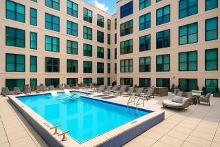 OTR King Bed Free On Site Parking Gym Pool Club Room - Cincinnati - 9