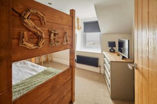 Host & Stay - Captain's Quarters - 7