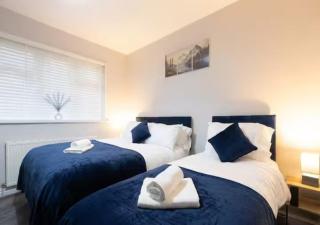 Spacious 4Bedroom Home in Leeds Sleeps 10 - 9
