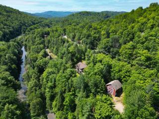 4BR Retreat with Jacuzzi and Mont-Tremblant View - 9