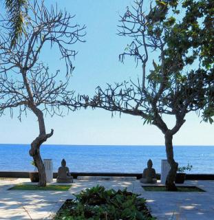 Villa Terang Bulan - absolute beachfront! - 3