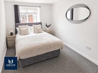 Stylish Two Bedroom Bedford Apartment - Hospital Station & Secure Parking - 2