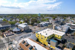 NEW 3BR-3BA Beach Block with Parking - 7