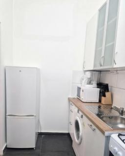 10-Min to Westbahnhof 1BR & Living Room - 3