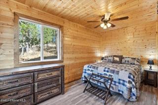Cozy Solar-Powered Cabin for a Peaceful Escape near Plummer, Idaho - 8