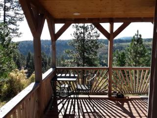 Cozy Solar-Powered Cabin for a Peaceful Escape near Plummer, Idaho - 7