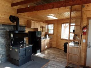 Cozy Solar-Powered Cabin for a Peaceful Escape near Plummer, Idaho - 6