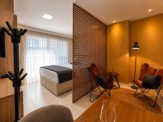 Flat Central com Academia, Piscinas e Sauna - 9