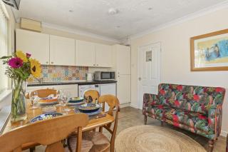 A convenient 2 bed annexe - dog friendly with parking - 2