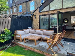 Cosy & Bright Earlsfield House Perfect for Family and Couples - 8