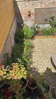 Courtyard Garden Flat - 8