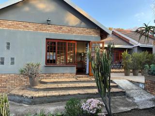 Private Luxury Home Pool, Braai Fast Wi-Fi - 9