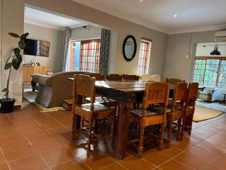 Private Luxury Home Pool, Braai Fast Wi-Fi - 3