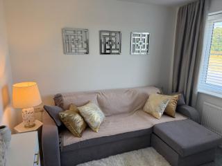 Liverpool Luxe Retreat - 4 Bedroom House - 2