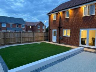 Liverpool Luxe Retreat - 4 Bedroom House - 1