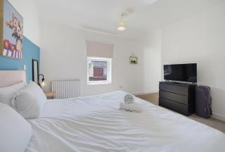 Bright 2 Bedroom, 2 Bathroom Apartment Cardiff Centre! - 2